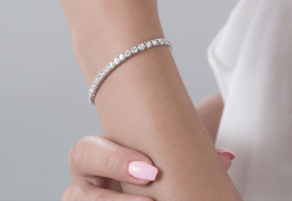 Why tennis bracelets are still the classiest jewelry move Ad 4nxerrye2t5wpudsiufxcldn1tkq9yat0g gjajyx5fpblwx7uvvryegmestdrk1jxxm vbm1wd on successful black parenting magazine
