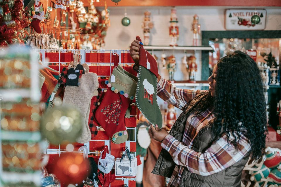 A quick guide on creating the perfect family holiday experience this year Holiday experience photo by any lane: https://www. Pexels. Com/photo/smiling-black-woman-choosing-christmas-decorations-in-store-5728308/